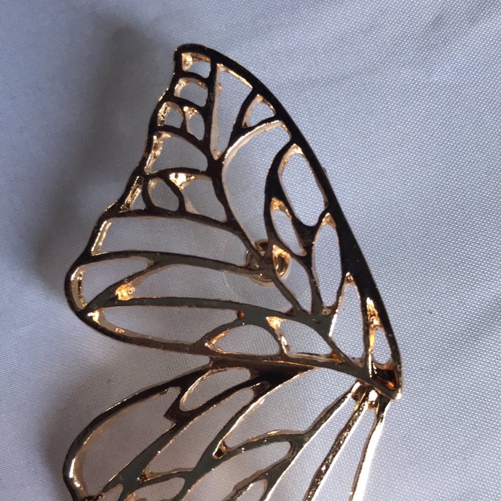 New! Gold Butterfly Earrings - Picture 10 of 13